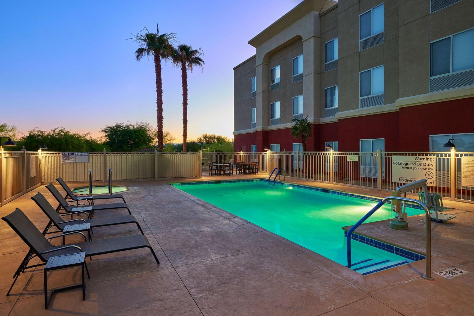 Hampton Inn & Suites Ridgecrest Exteriör bild