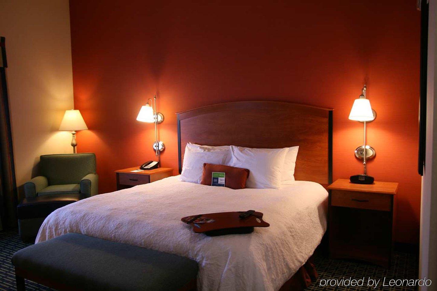 Hampton Inn & Suites Ridgecrest Rum bild