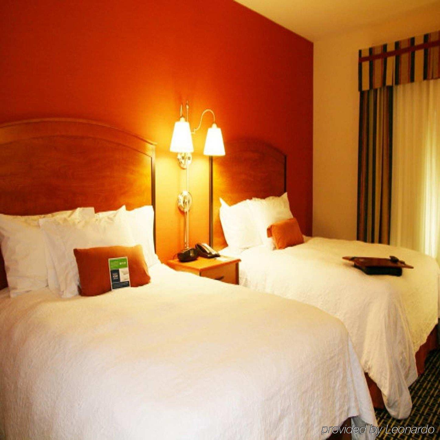 Hampton Inn & Suites Ridgecrest Rum bild