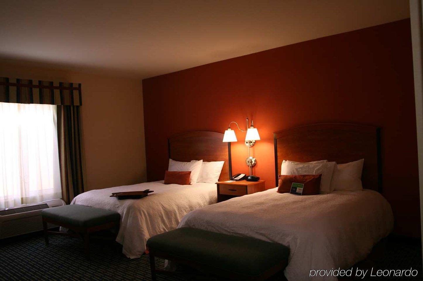 Hampton Inn & Suites Ridgecrest Rum bild