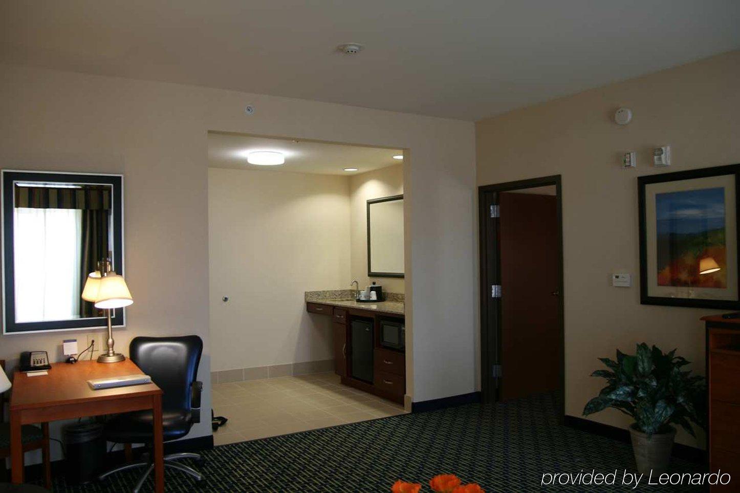 Hampton Inn & Suites Ridgecrest Rum bild