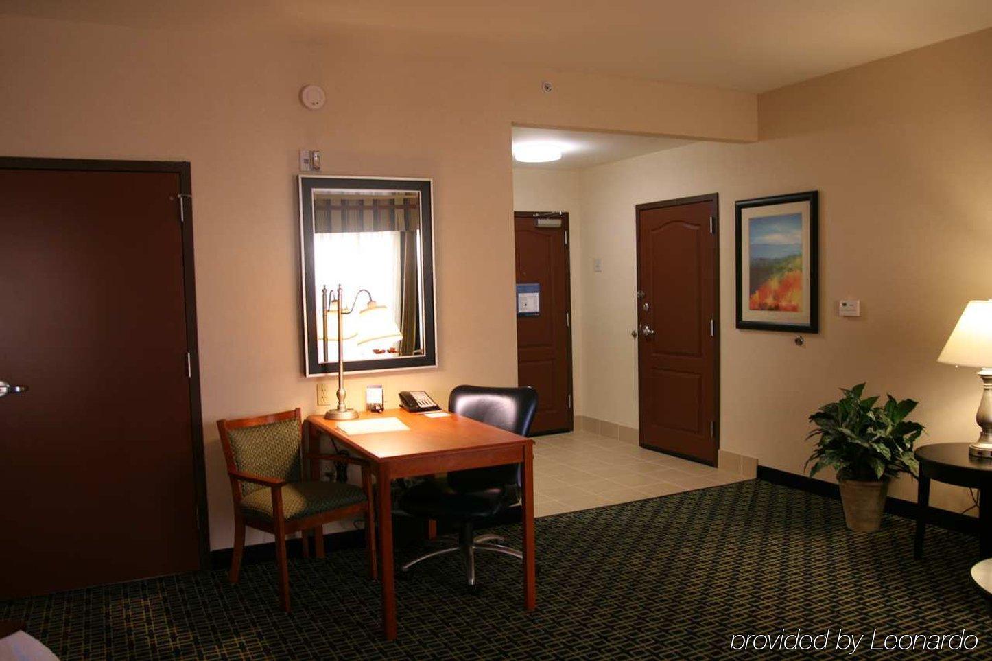 Hampton Inn & Suites Ridgecrest Rum bild