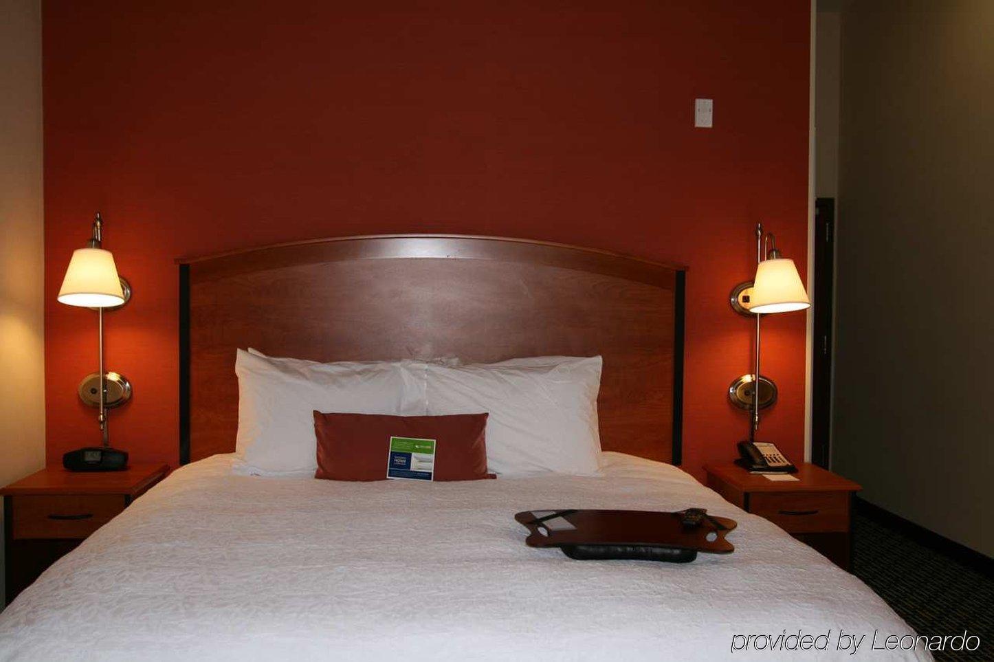 Hampton Inn & Suites Ridgecrest Rum bild